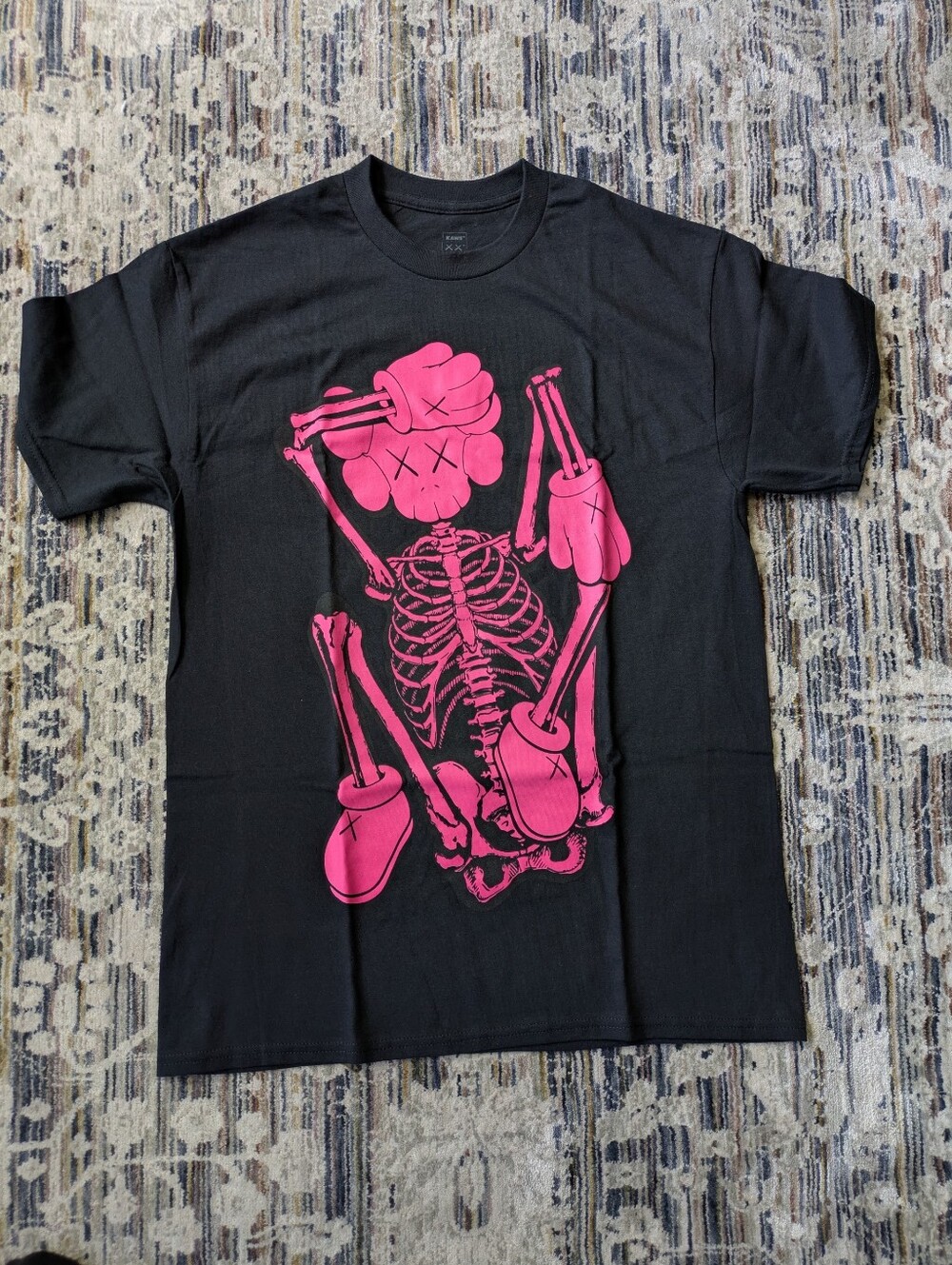KAWS Skeleton Graphic Tee Black Neon Pink XX Eyes Streetwear T-Shirt Size M